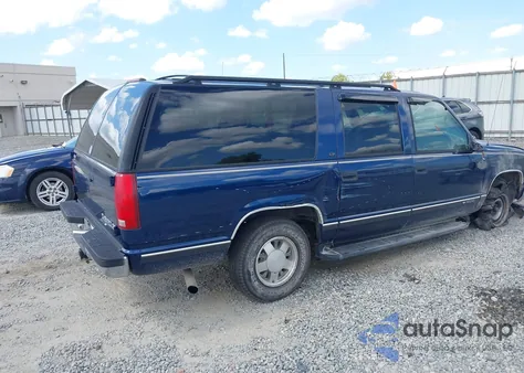 1998 Chevrolet Suburban 1500 z USA, uszkodzony, nr VIN 1GNEC16R5WJ301978